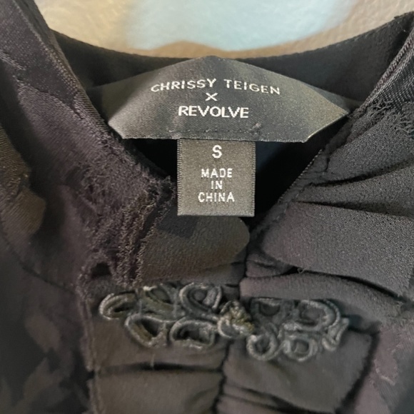 Revolve x Chrissy Teigen Dress Size: Small - Picture 4 of 5